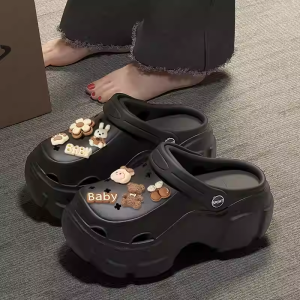 Plus-Size Sandals & Slides